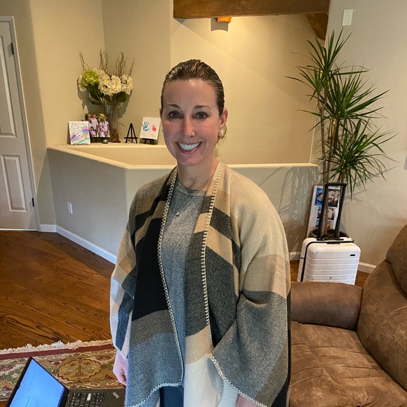 Meet your Posher, Lori - Picture 1 of 1